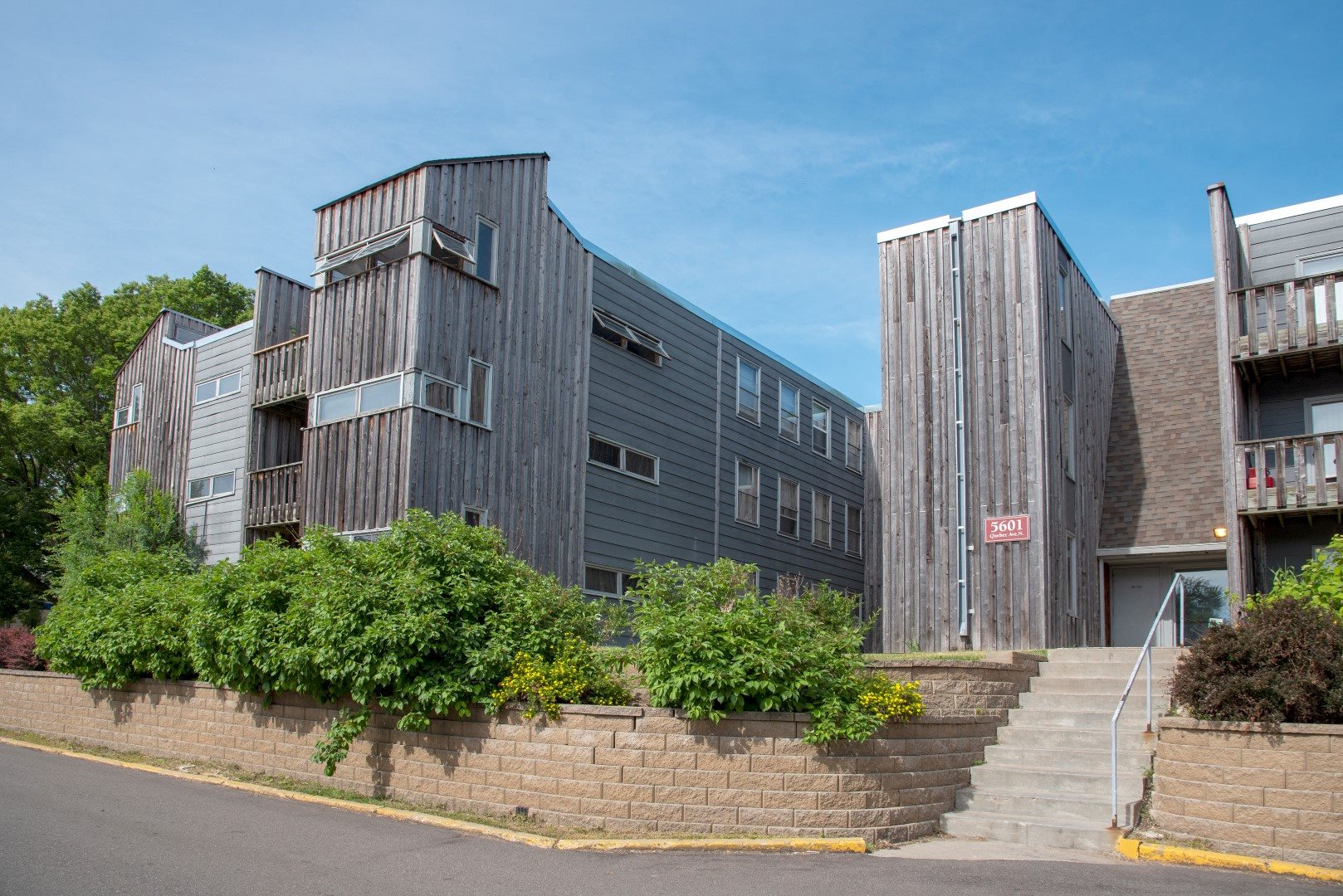 Bass Lake Crossing Apartments in New Hope, MN